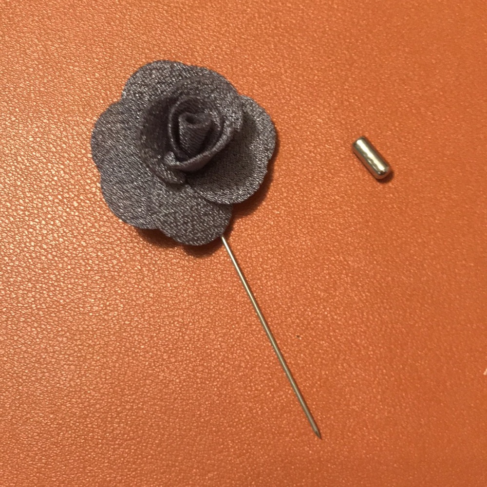 Gray Flower Pin - Picture 4 of 6